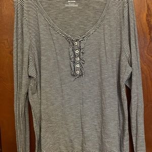 Old Navy XXL long sleeve black & white t-shirt. Gently used.